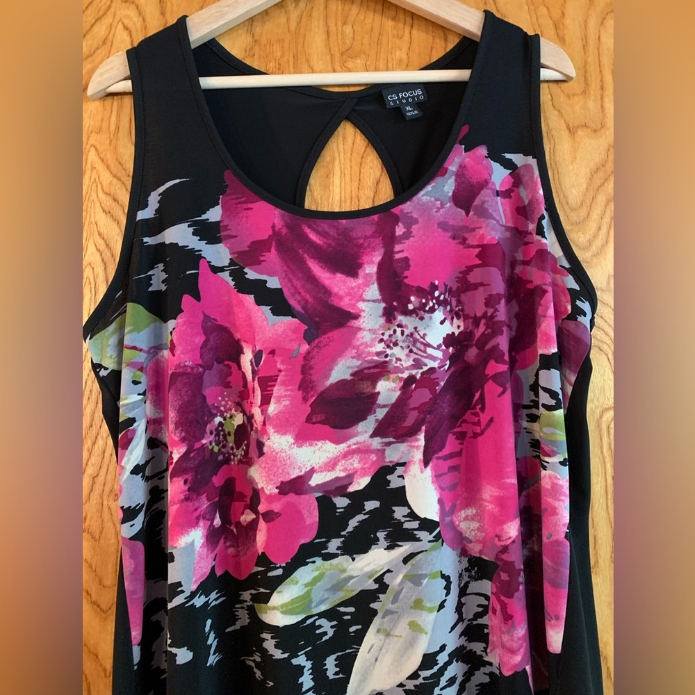 Elegant Floral Tank Top - Black and Pink